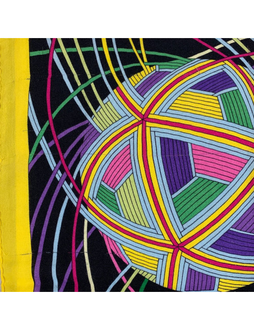 Châle HERMES 140 'L'Art du Temari' en cachemire et soie jaune