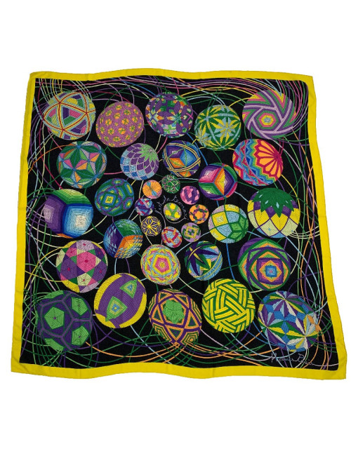 Châle HERMES 140 'L'Art du Temari' en cachemire et soie jaune