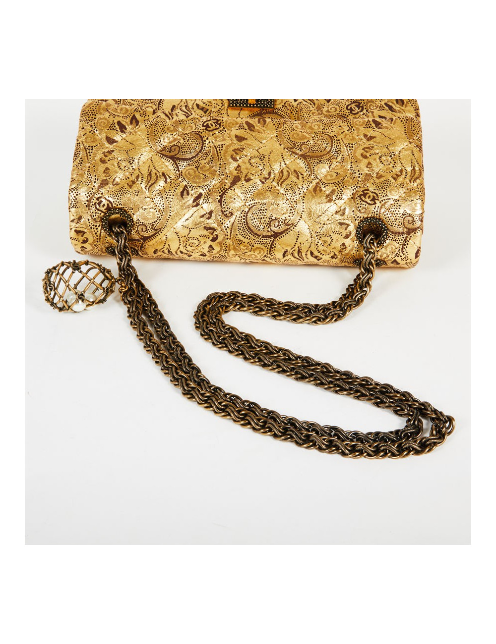 Sac Paris-Moscou CHANEL perforé doré, édition limitée