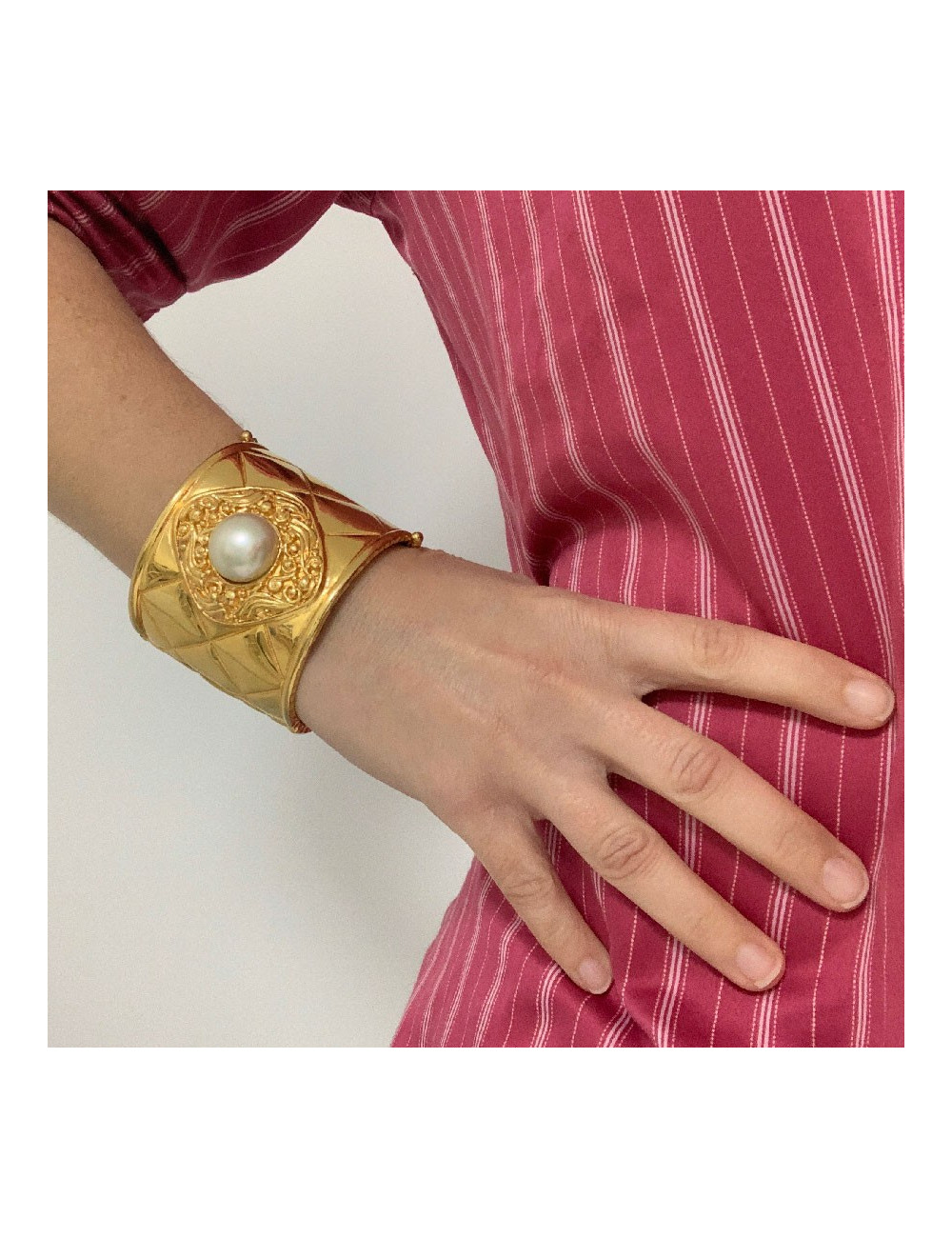 Manchette CHANEL dorée 90 '