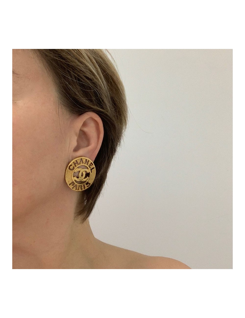 Boucles d'oreille CHANEL sigle "CHANEL" Vintage