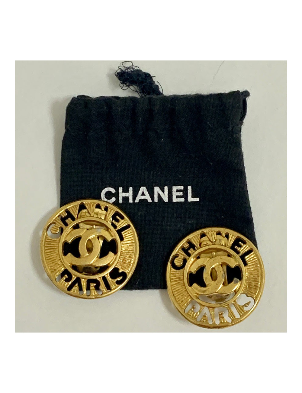 Boucle d'oreille CHANEL dorée vintage