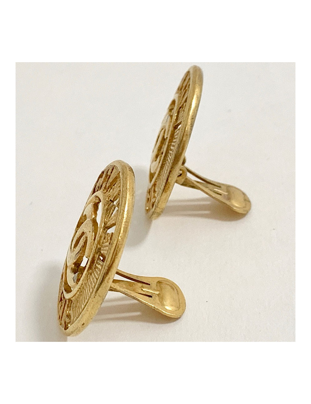 Boucle d'oreille CHANEL dorée vintage