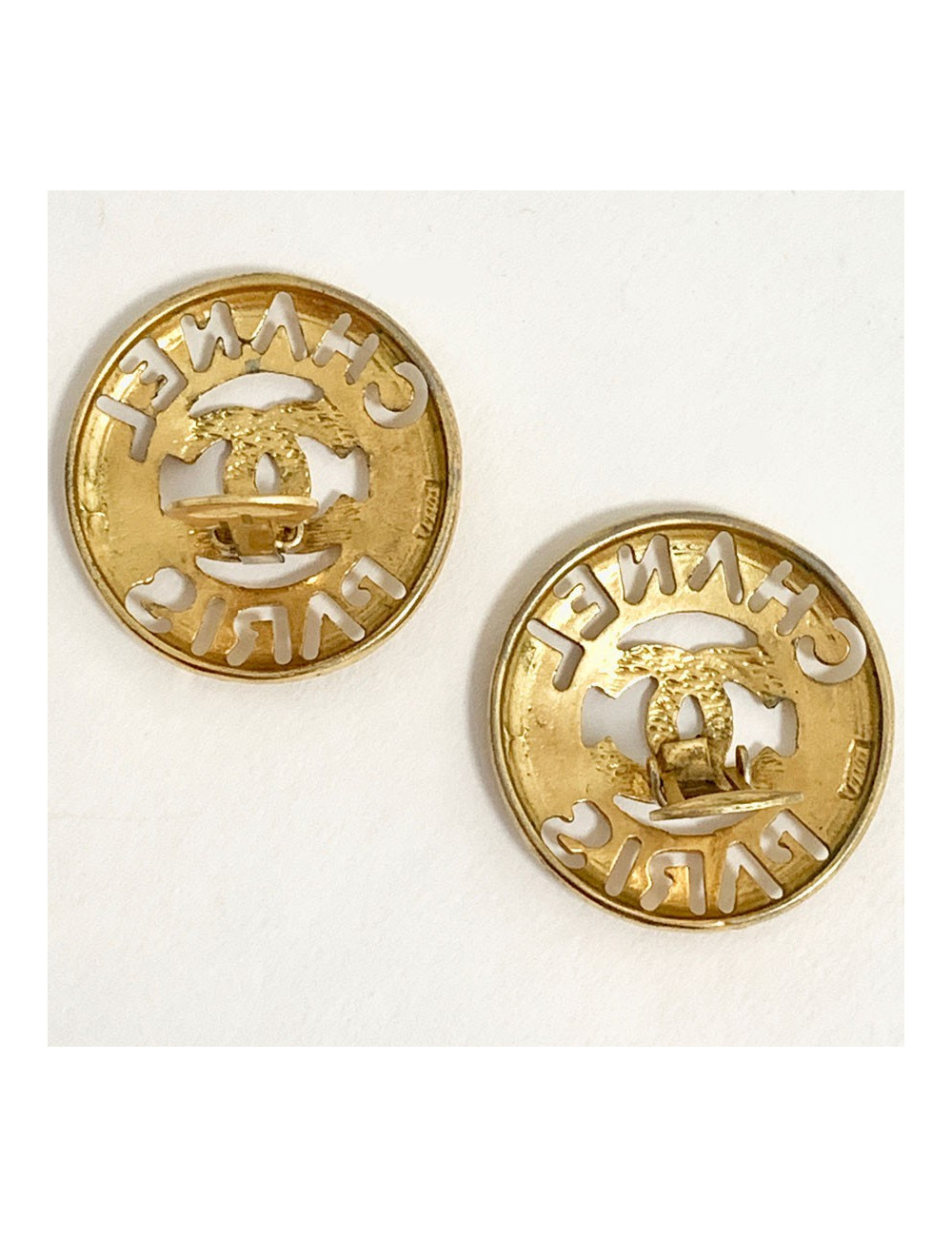 Boucles d'oreille CHANEL sigle "CHANEL" Vintage
