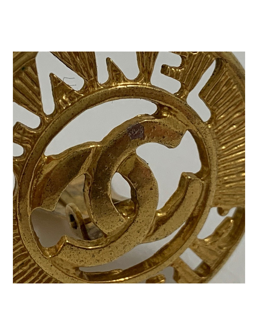 Boucle d'oreille CHANEL dorée vintage