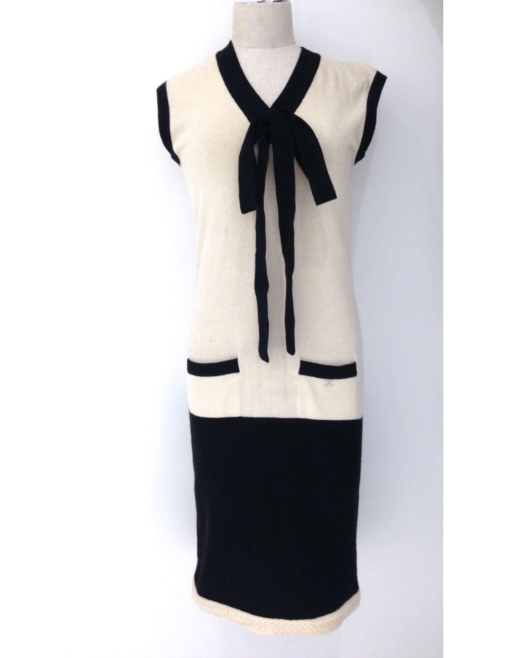 Robe CHANEL beige et noire T 36