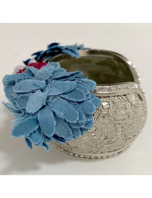 Bracelet CHANEL rigide argenté et fleurs en tissu