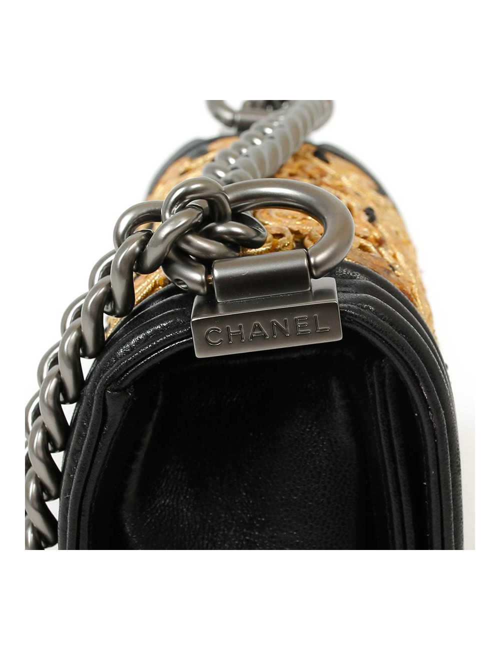 Min sac Boy CHANEL en cuir d'agneau noir et dentelle dorée