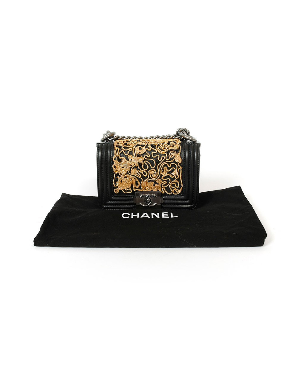 Min sac Boy CHANEL en cuir d'agneau noir et dentelle dorée