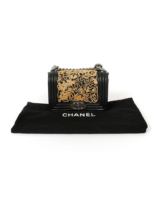 Min sac Boy CHANEL en cuir d'agneau noir et dentelle dorée