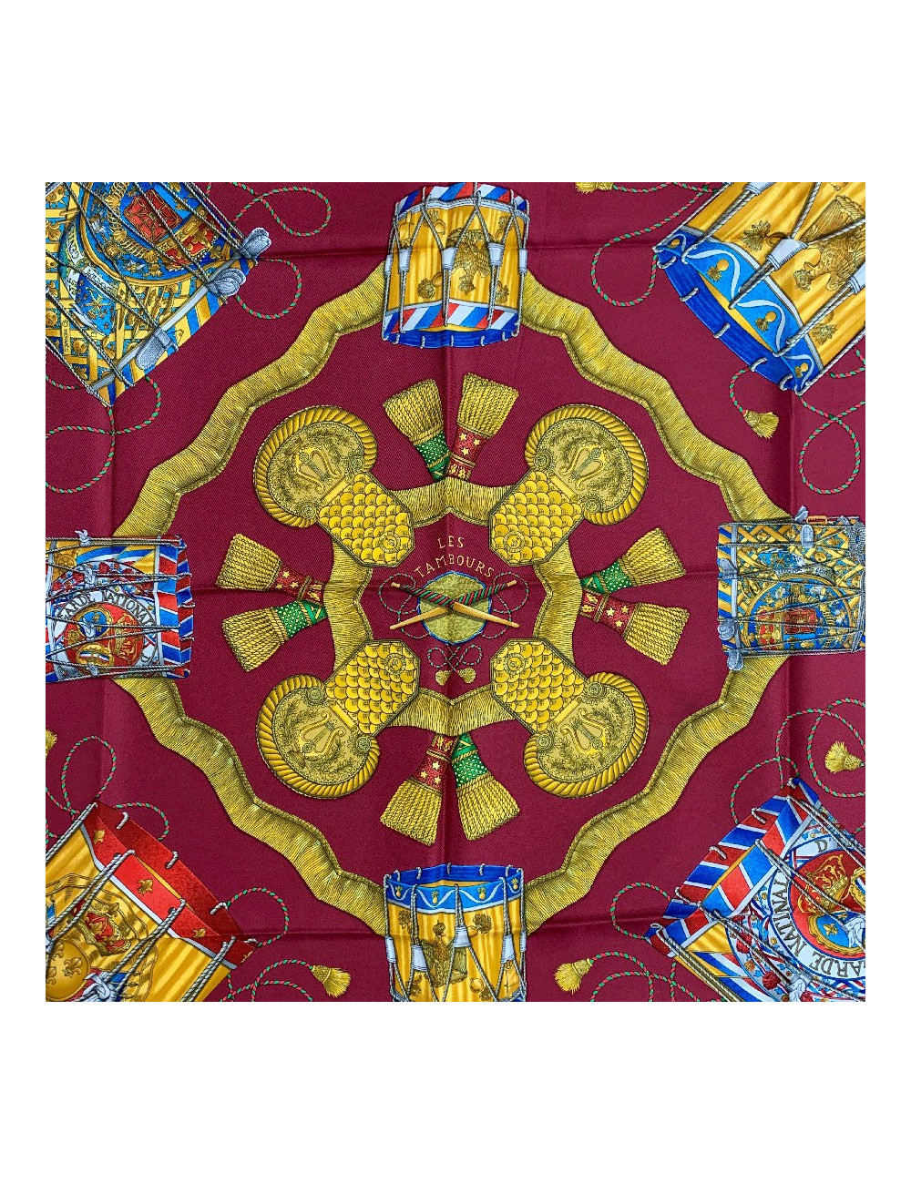 Carré HERMES Les Tambours bordeaux en twill de soie