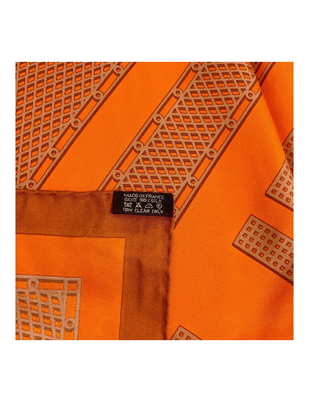 Carré HERMES "HERMES SELLIER" soie 100% orange