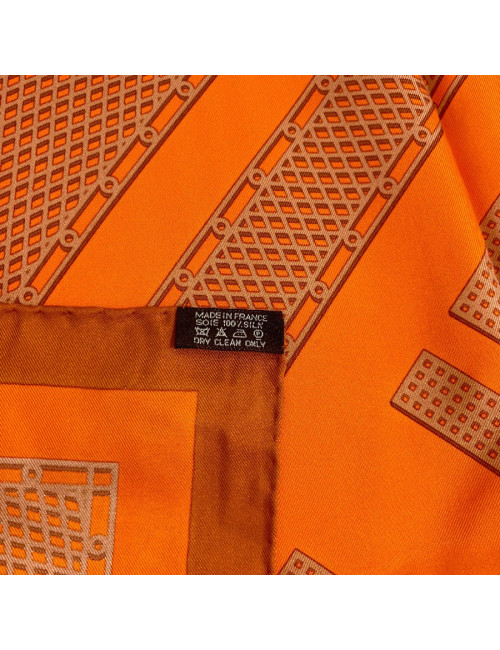 Carré HERMES "HERMES SELLIER" soie 100% orange