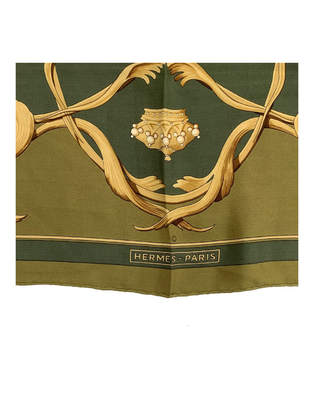 Carré HERMES SOIE 100 %