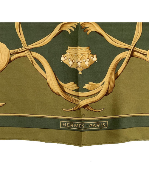 Carré HERMES SOIE 100 %