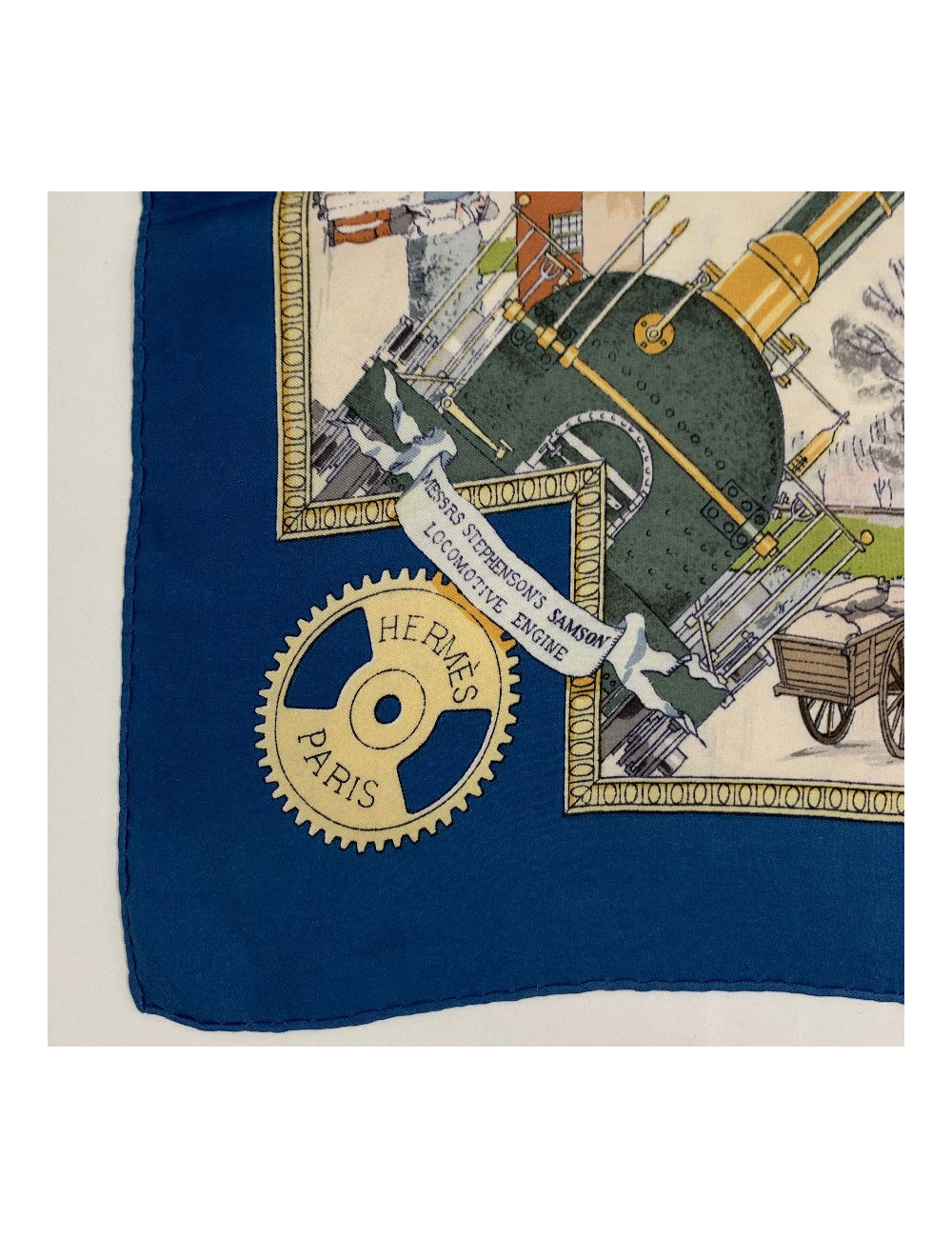 Foulard HERMES "Les merveilles de la vapeur" en soie bleue et beige