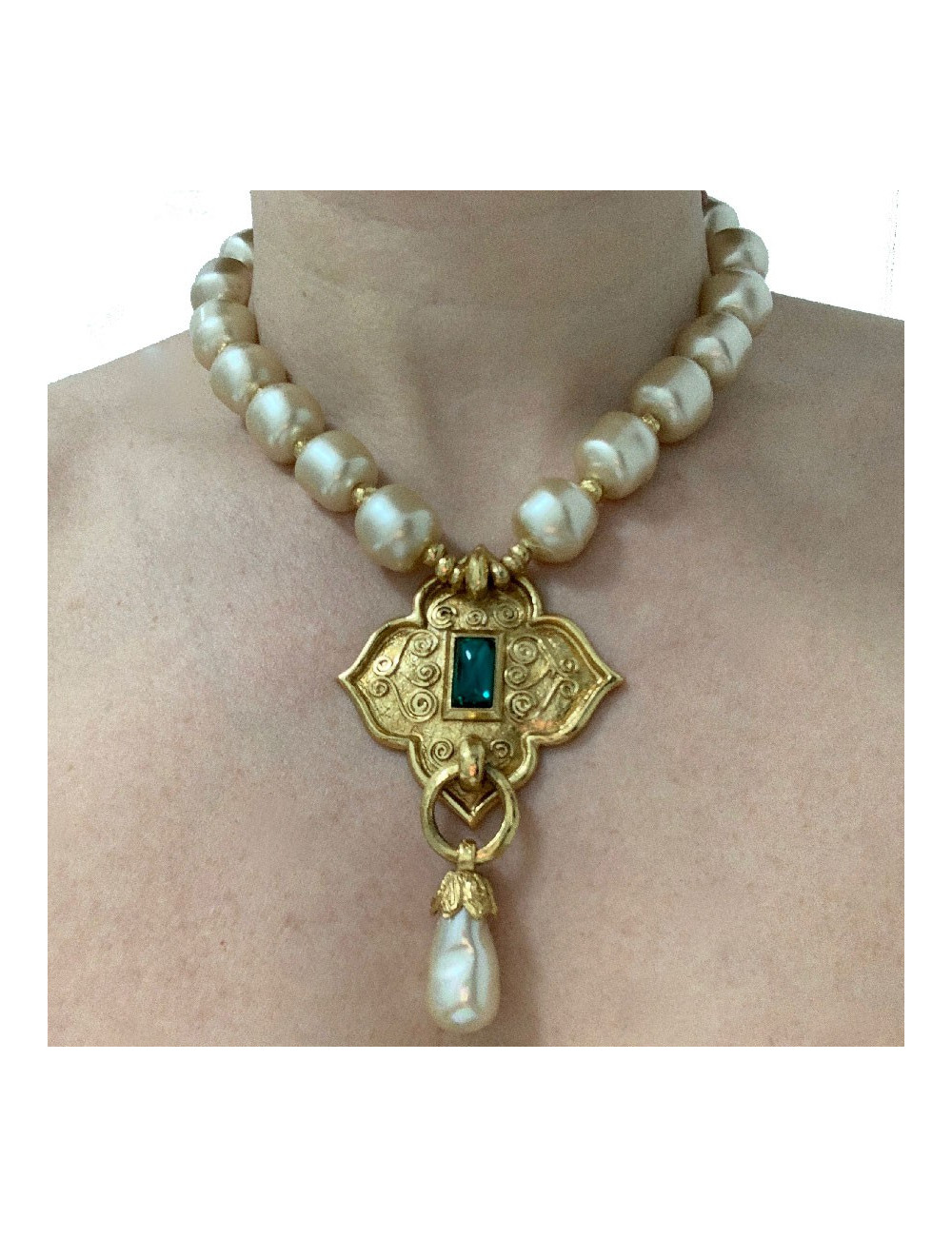 Collier JEAN LOUIS SCHERRER Vintage en perles nacrées