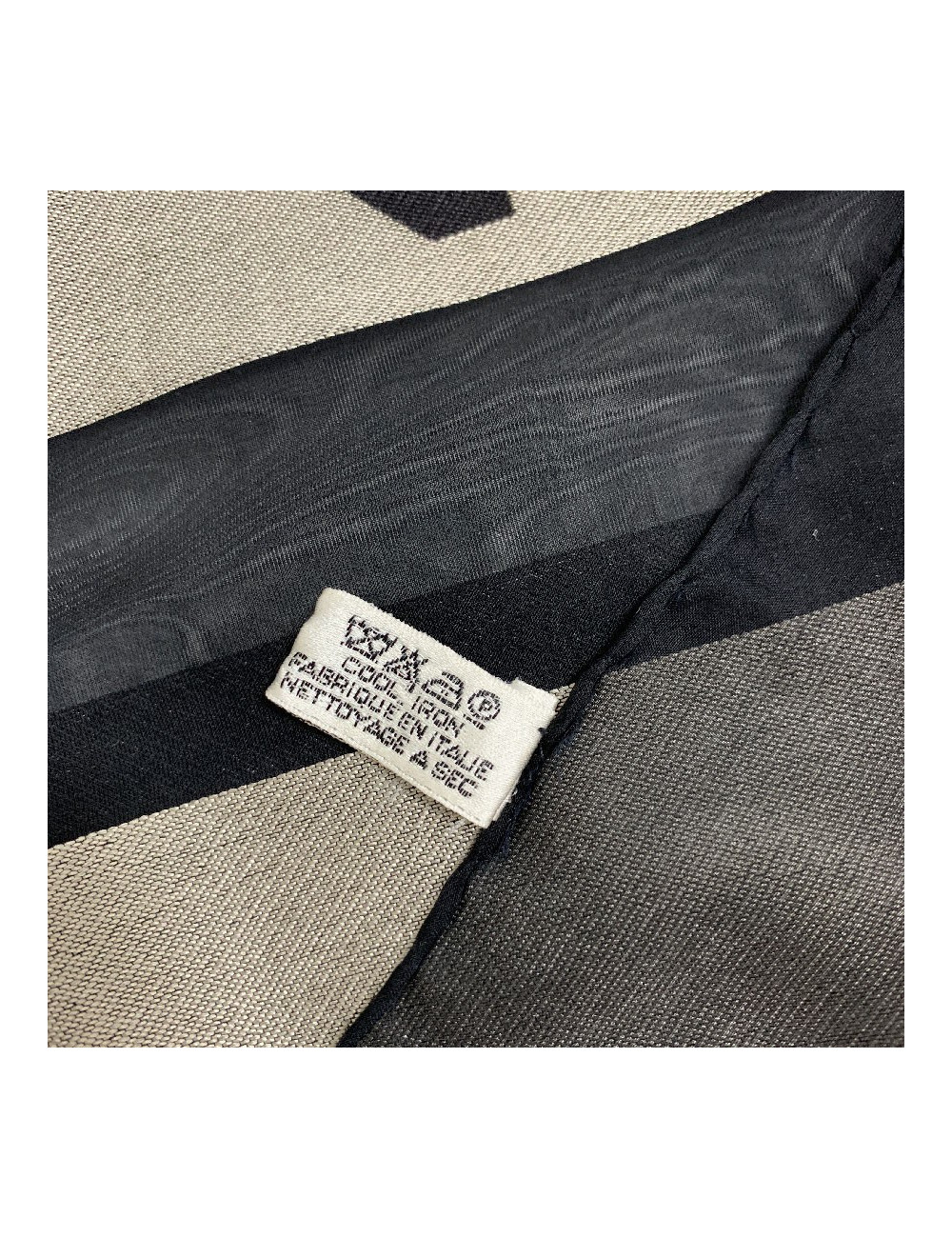 Foulard soie CHANEL siglé