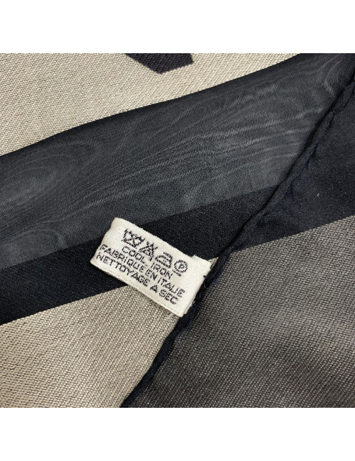 Foulard soie CHANEL siglé