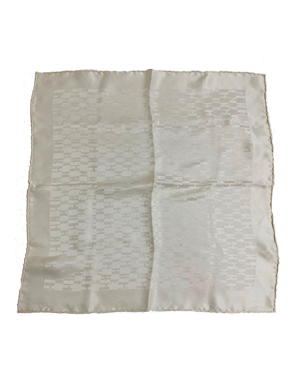 Pochette 45 Façonnée Grand H HERMES en soie ivoire