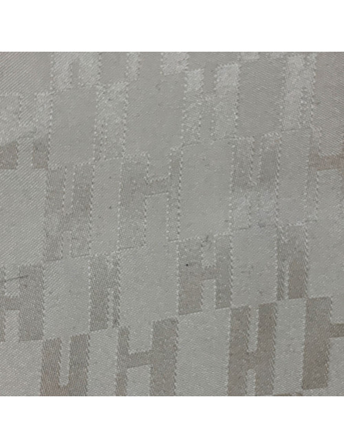 Pochette 45 Façonnée Grand H HERMES en soie ivoire