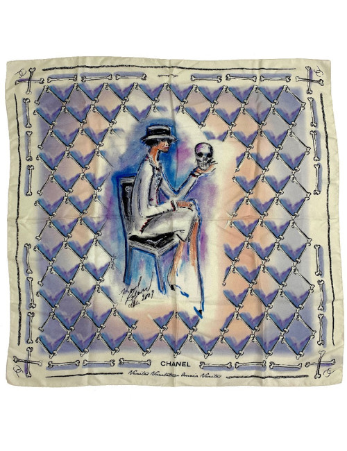 Carré CHANEL à l'éffigie de Coco 