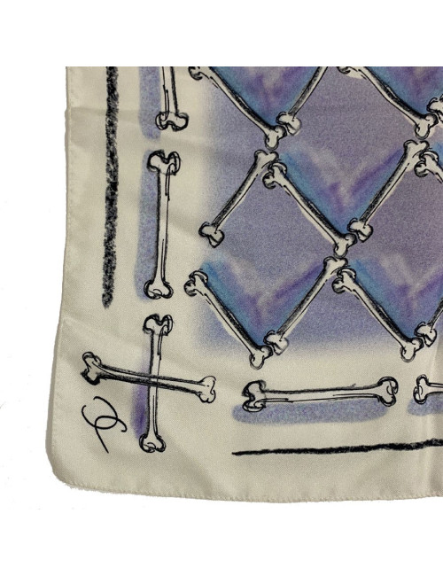 Carré CHANEL à l'éffigie de Coco 