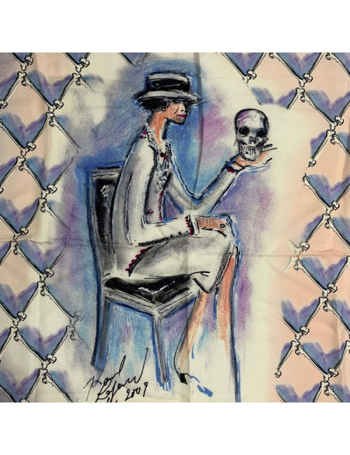 Carré CHANEL à l'éffigie de Coco 