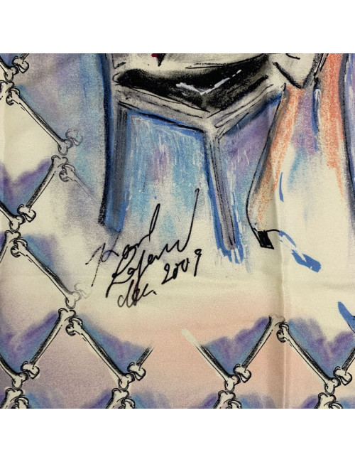 Carré CHANEL à l'éffigie de Coco 