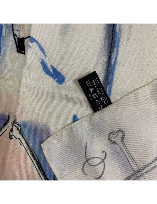 Carré CHANEL à l'éffigie de Coco 