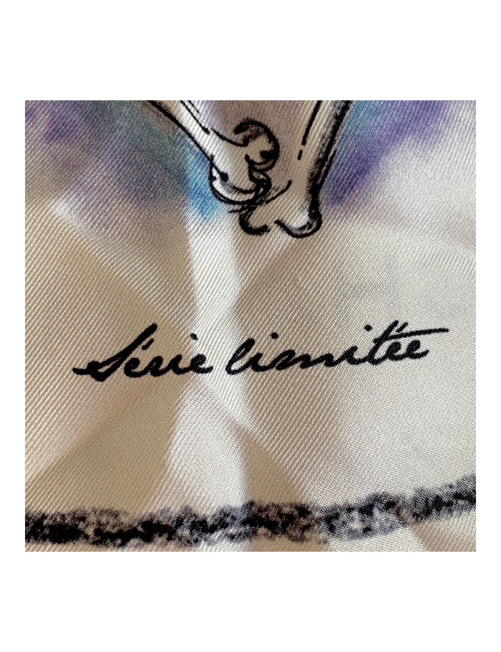 Foulard CHANEL Coco en soie ivoire édition limitée