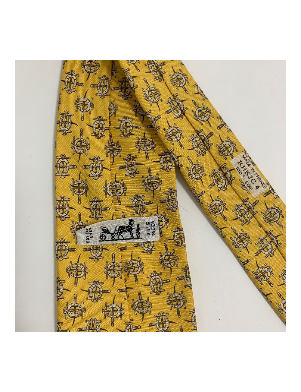 Cravate HERMES SOIE 100 %