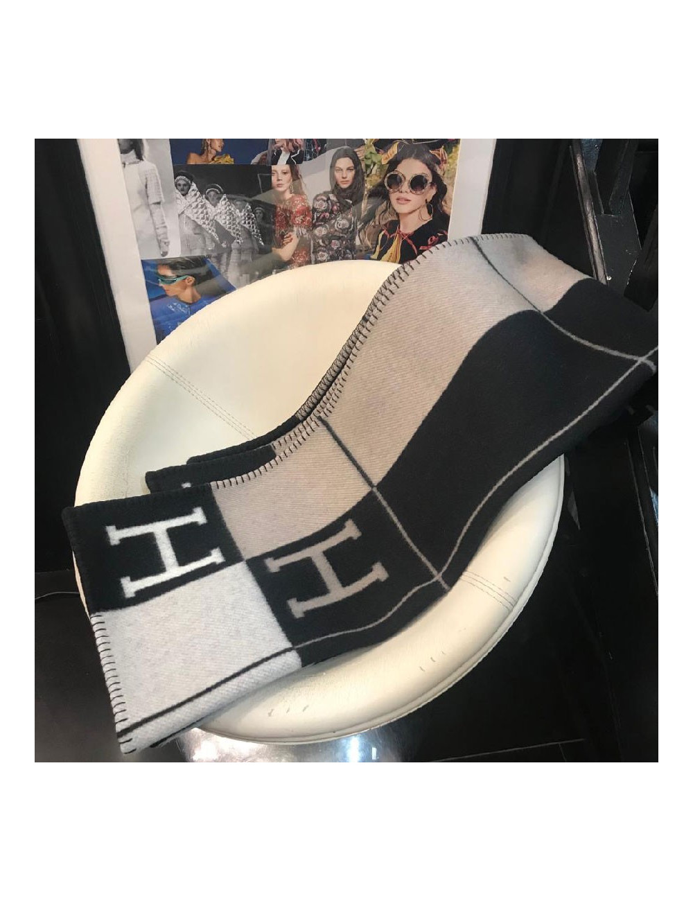 HERMÈS Avalon III throw blanket in écru and black merino wool and cashmere