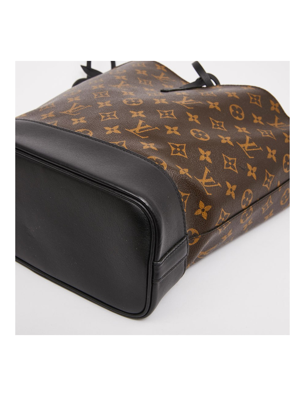 Sac seau LOUIS VUITTON toile monogram et cuir noir
