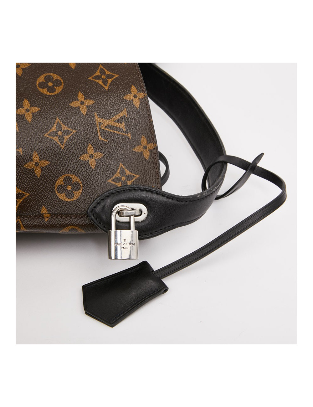 Sac seau LOUIS VUITTON toile monogram et cuir noir