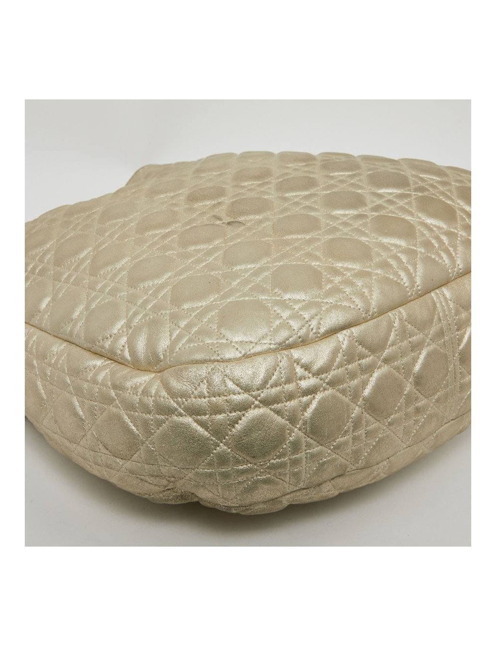 Sac DIOR en cuir matelassé perle dorée