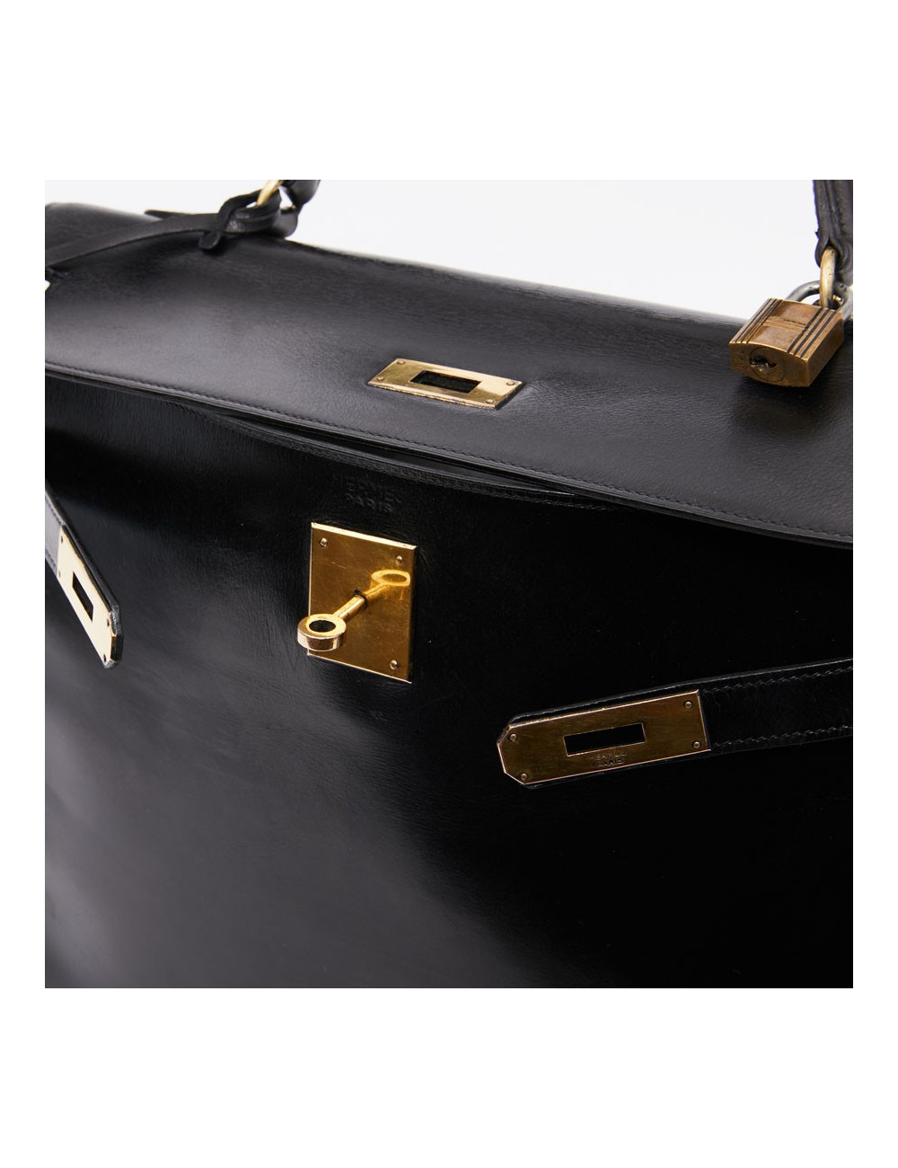 Kelly 32 HERMES black vintage box bag