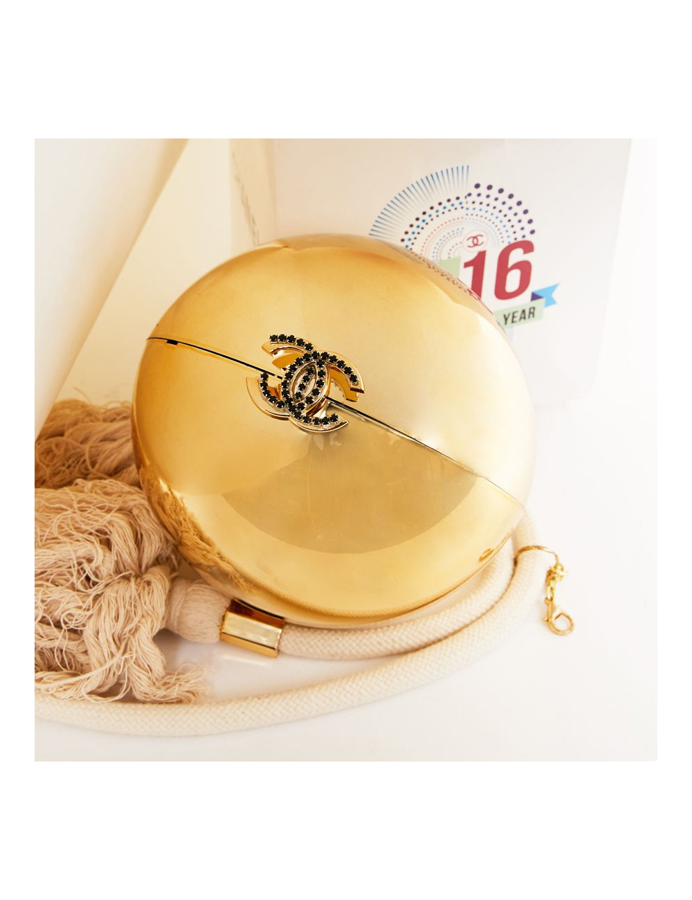 Minaudière Chanel Editions Limitées en plexiglas doré