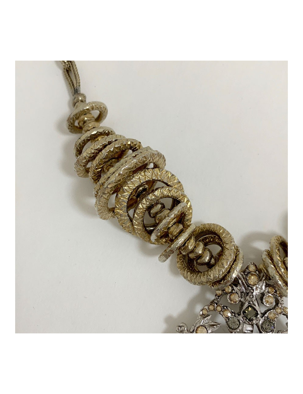 Long sautoir CHRISTIAN LACROIX doré et son pendentif argenté