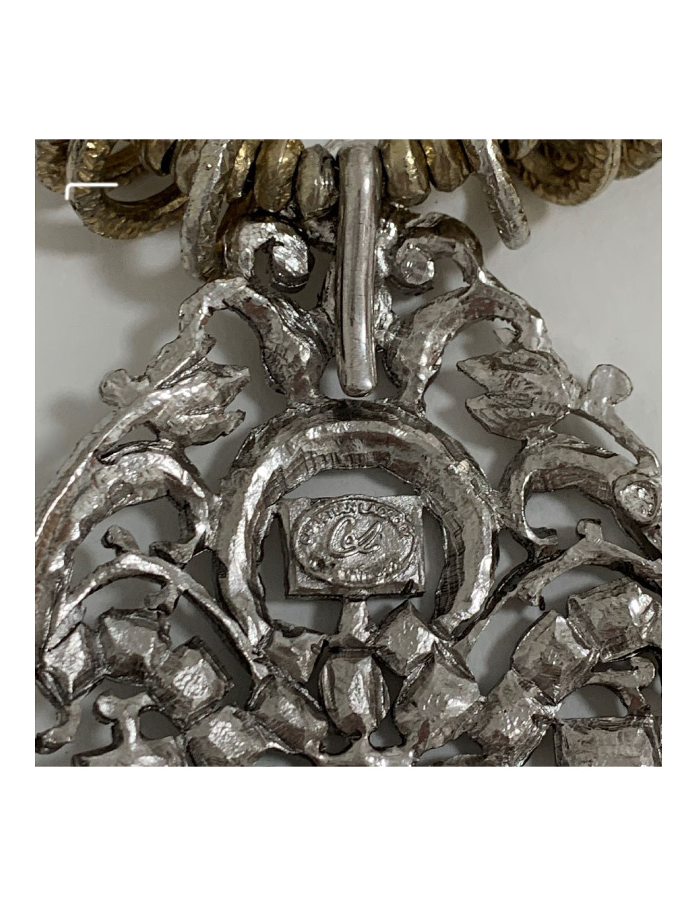 Long sautoir CHRISTIAN LACROIX doré et son pendentif argenté