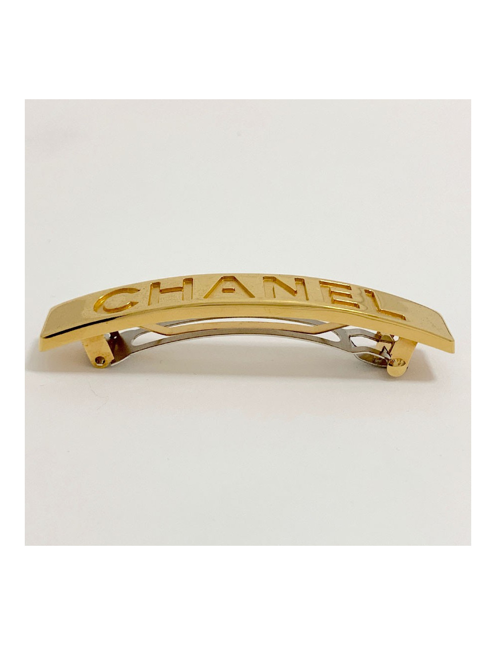 Barrette CHANEL dorée gravée C H A N E L