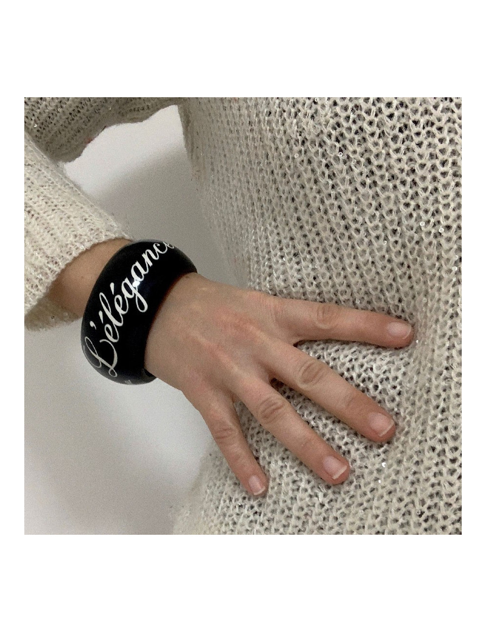 Bracelet noir CHANEL 3L'élégance c'est la ligne"