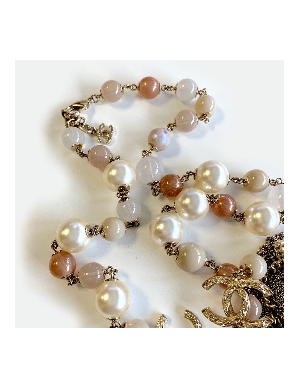 Sautoir CHANEL multichaines perles nacrées rose et transparent 