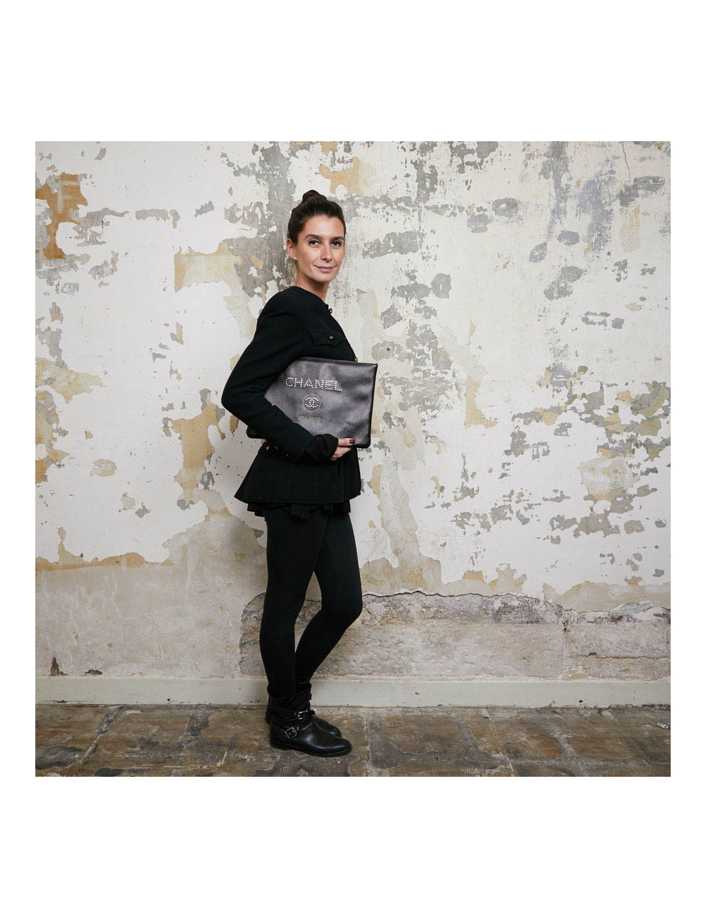 Pochette CHANEL zippée en cuir grainé noir GM