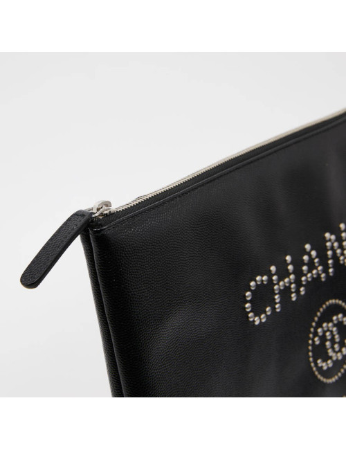 Pochette CHANEL zippée en cuir grainé noir GM