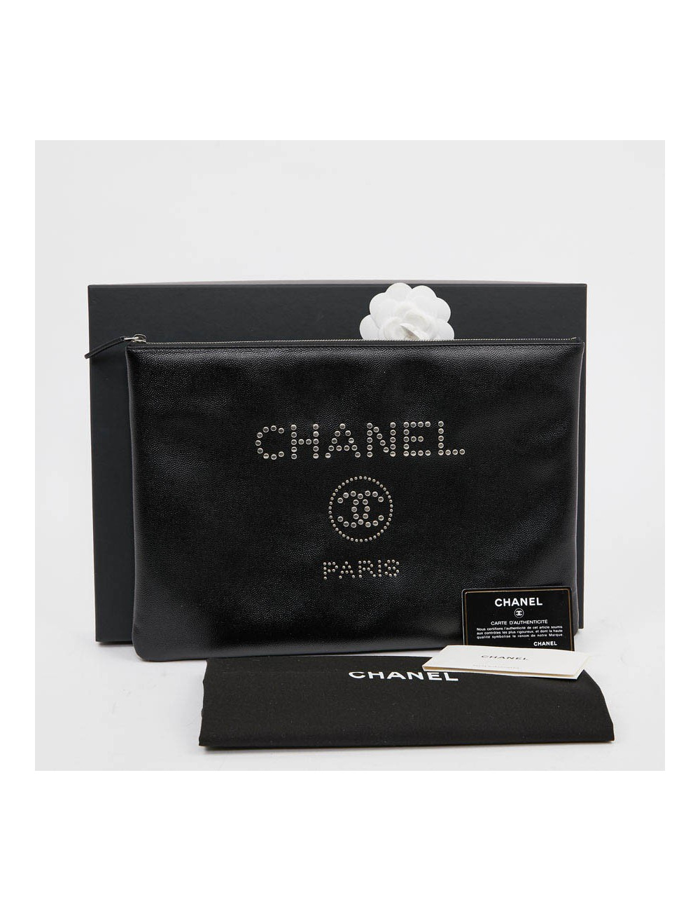 Pochette CHANEL en cuir noir