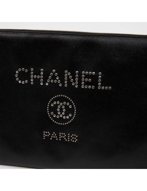 Pochette CHANEL zippée en cuir grainé noir GM