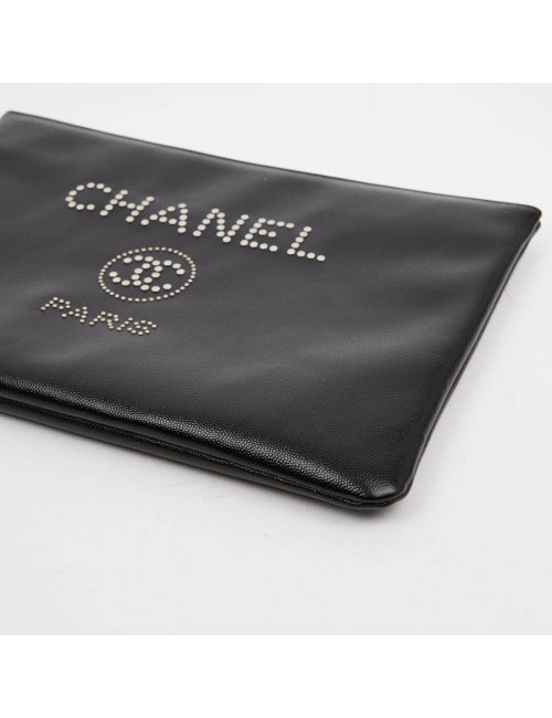 Pochette CHANEL zippée en cuir grainé noir GM