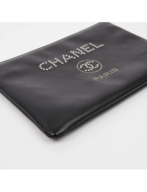 Pochette CHANEL zippée en cuir grainé noir GM