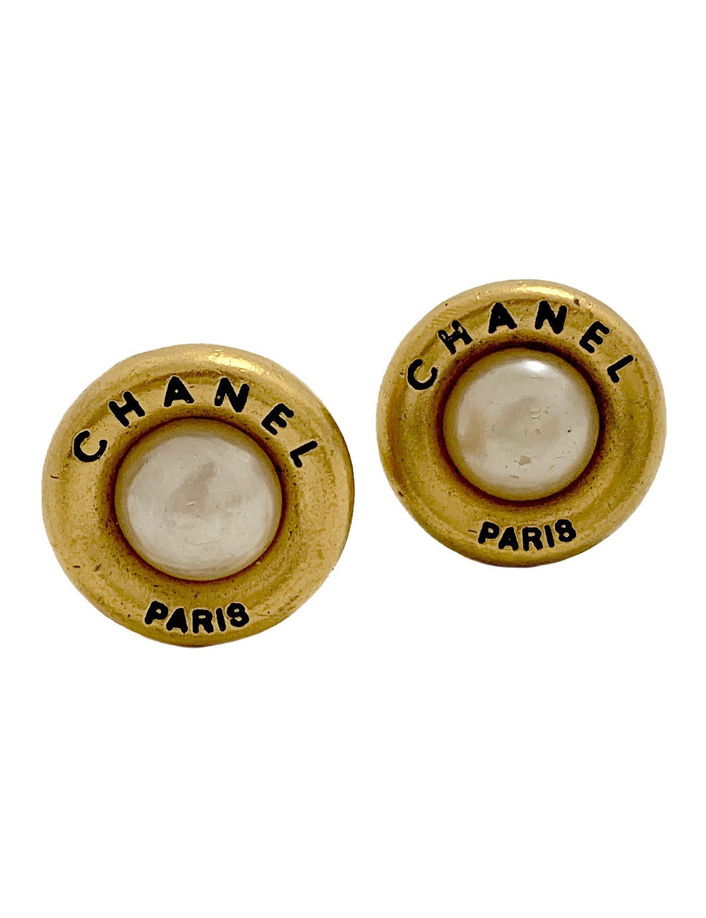 Boucles d'oreille clips CHANEL dorée et perles nnacrées